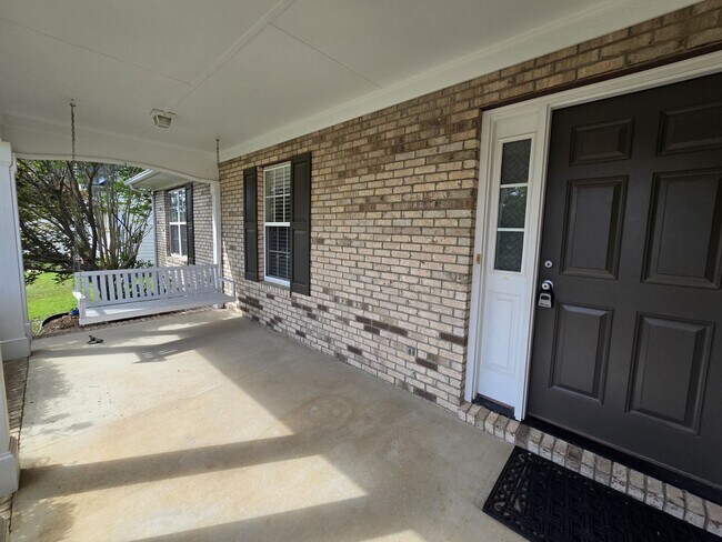 Building Photo - Grays Creek 4 Bedroom, 2 Bath with 2 Car G...