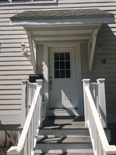 Private entryway w/ Porch - 18 N Baldwin St