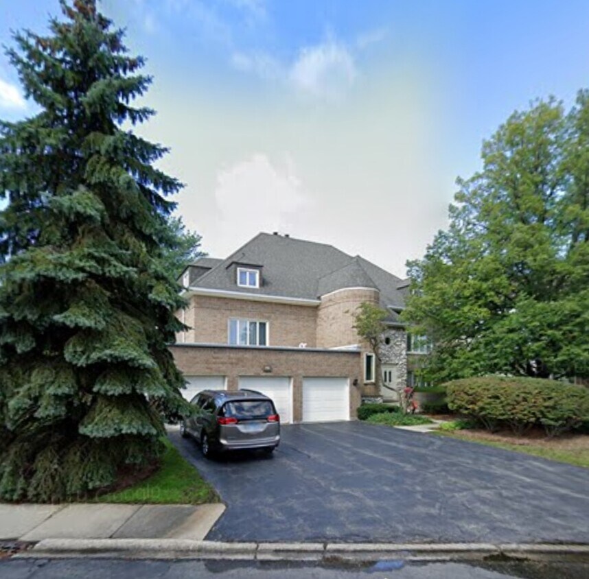 2nd floor 2 story townhouse - 770 Ballantrae Dr
