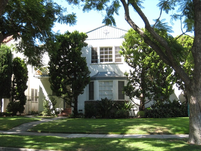 Building Photo - 345 N Oakhurst Dr