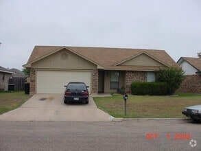 Building Photo - 742 Chaucer Dr