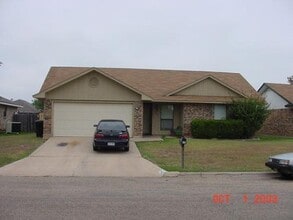 Building Photo - 742 Chaucer Dr