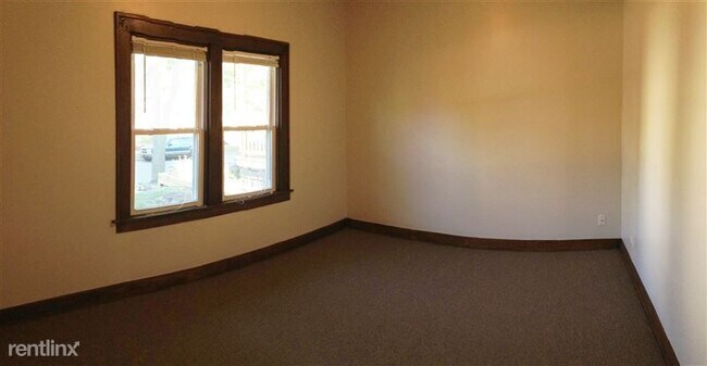 Building Photo - Quaint 3 bedroom home in the casual JBAN n...