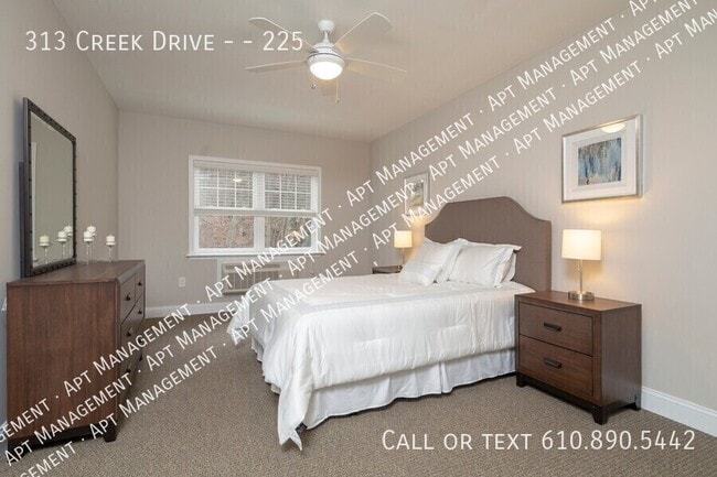 Building Photo - 313 Creek Dr