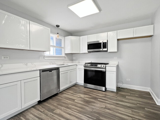 Building Photo - 24W500 Seabrook Ct