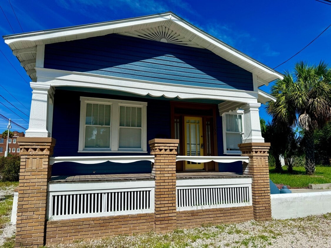 Primary Photo - Historic 3/1 Located in The Heart of Ybor ...