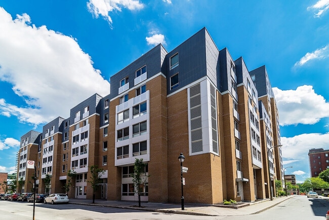 Building Photo - 178 Rue Sainte-Catherine E