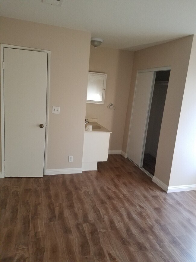 Photo - 250 S Monte Vista St Apartments