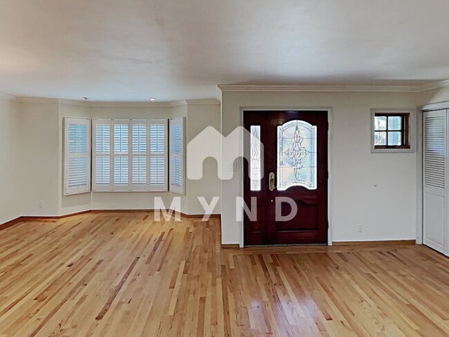 Building Photo - 10924 Barranca Dr