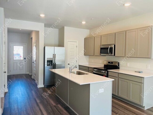 Building Photo - 679 Birdie Dr