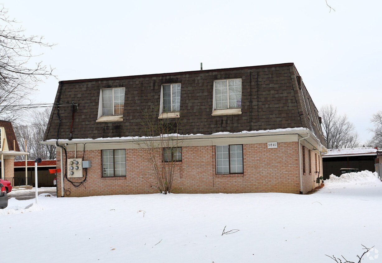 Building Photo - 3041-3045 Green Acres Dr