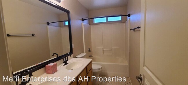 Building Photo - 3 br, 2 bath House - 472 W MARLIN PL