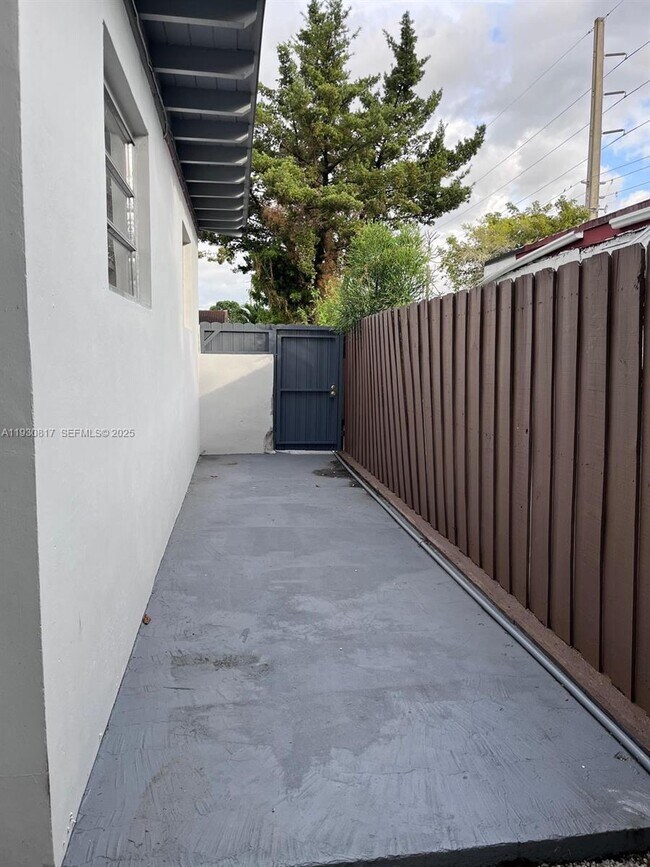 Foto del edificio - 50 NW 68th Ct