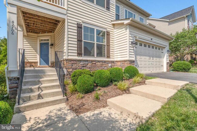 Building Photo - 42706 Chisholm Dr