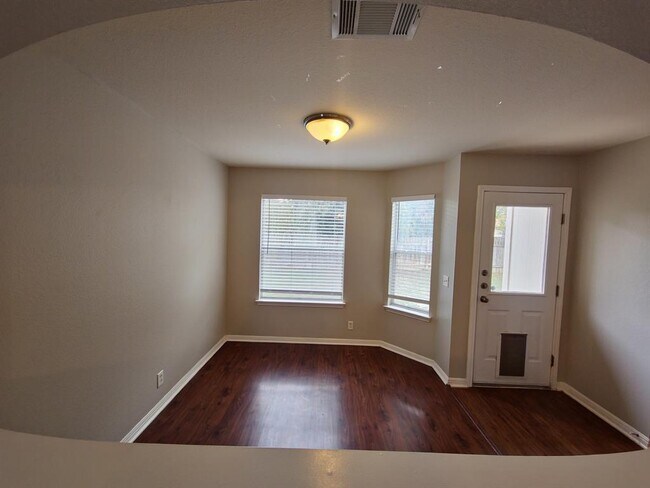 Foto del edificio - 107 Orange Tree Ln