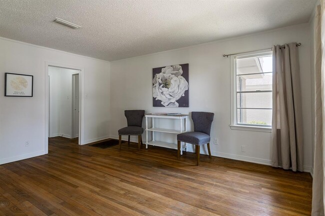 Foto del edificio - 7718 Morton St