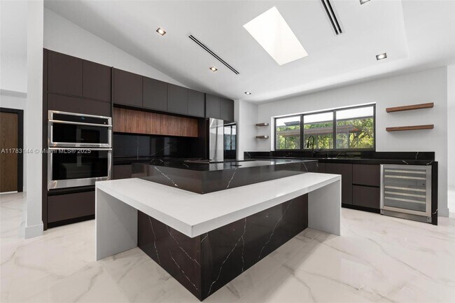 Foto del edificio - 5020 Hawkhurst Ave