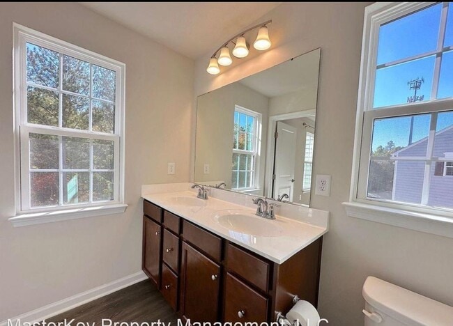 Building Photo - 801 Romeria Dr