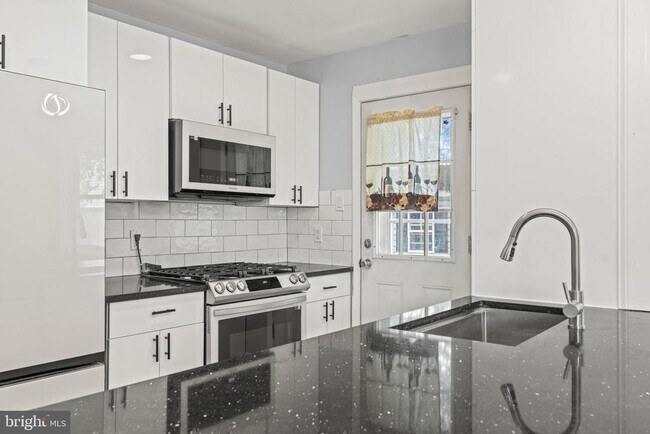 Building Photo - 1443 Conway Dr
