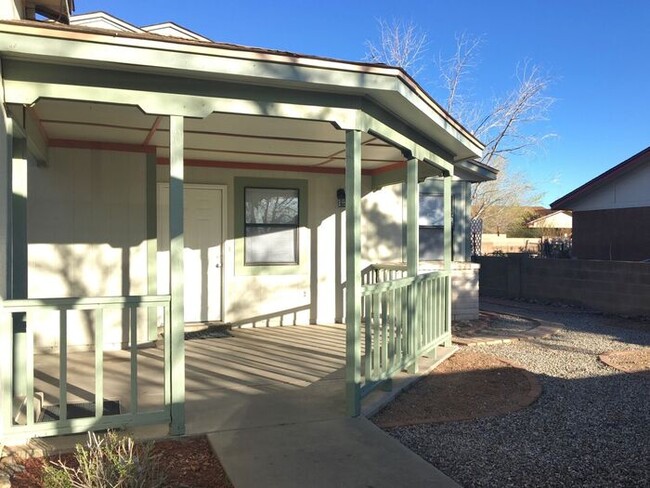 Building Photo - Great 3BR/2Bath in Rio Rancho