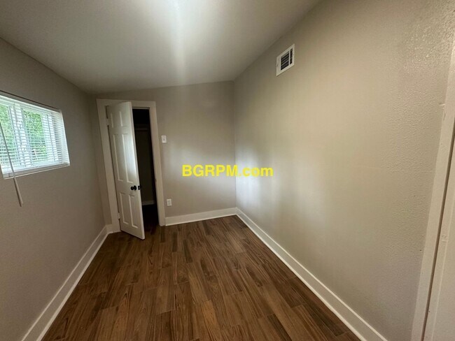 Building Photo - 3 BD, 1 BA, Home in North Little Rock