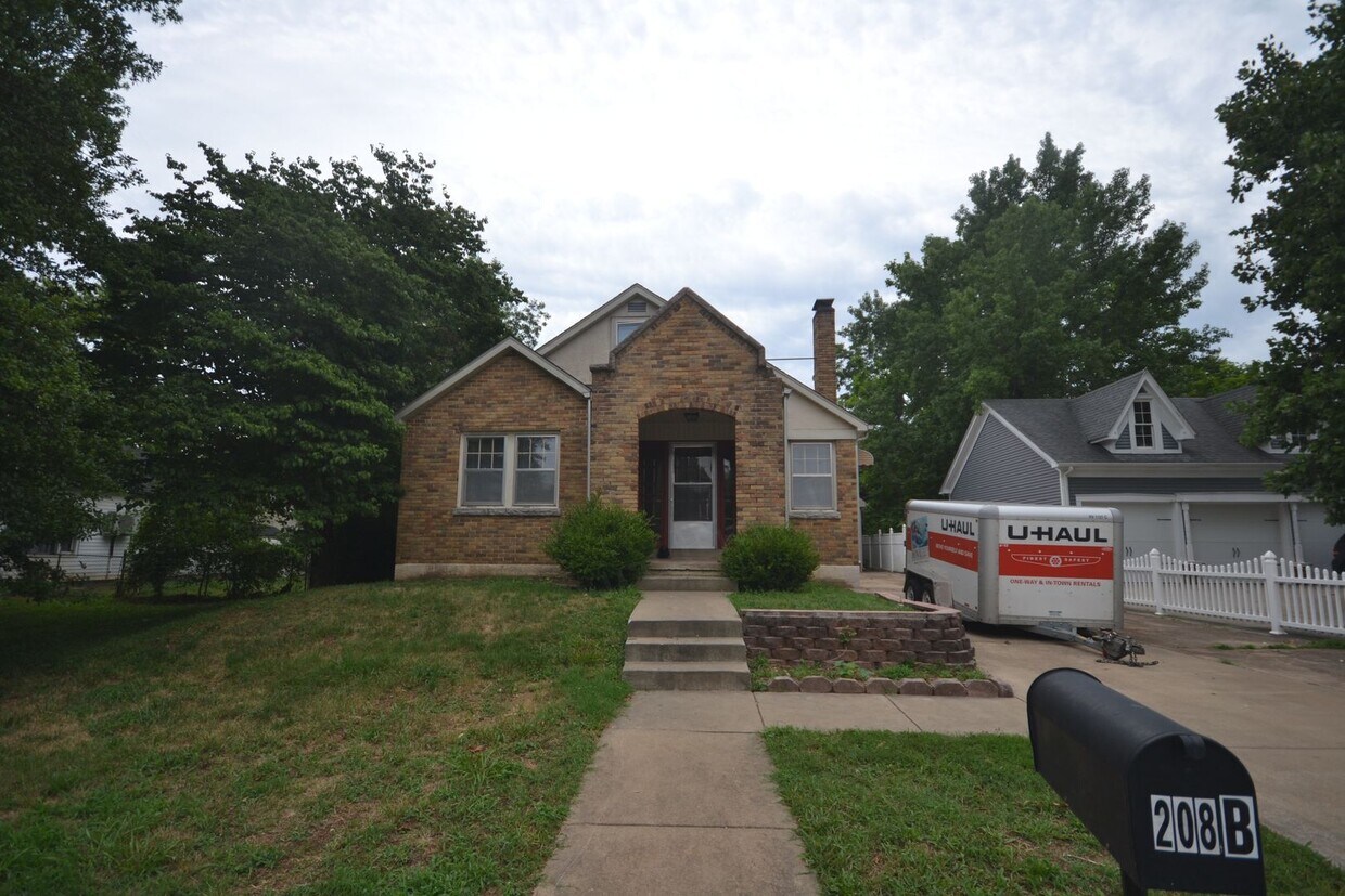 Primary Photo - 208 W Maupin St