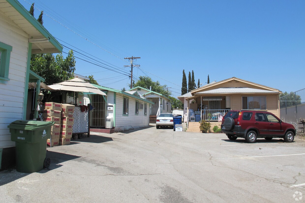 Building Photo - 3832 W Avenue 42