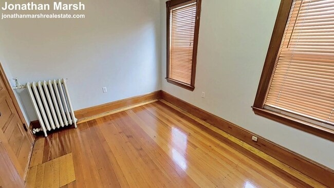 Building Photo - 18 Pleasant St