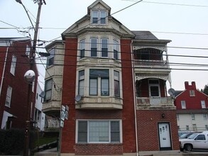 Building Photo - 115 Main St