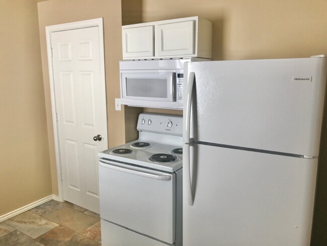 Building Photo - Spacious 1/1 Close to TTU & Downtown