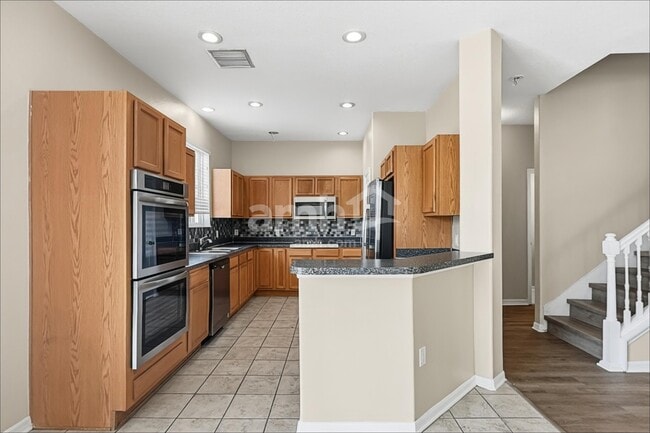 Building Photo - 11112 Silver Fern Way