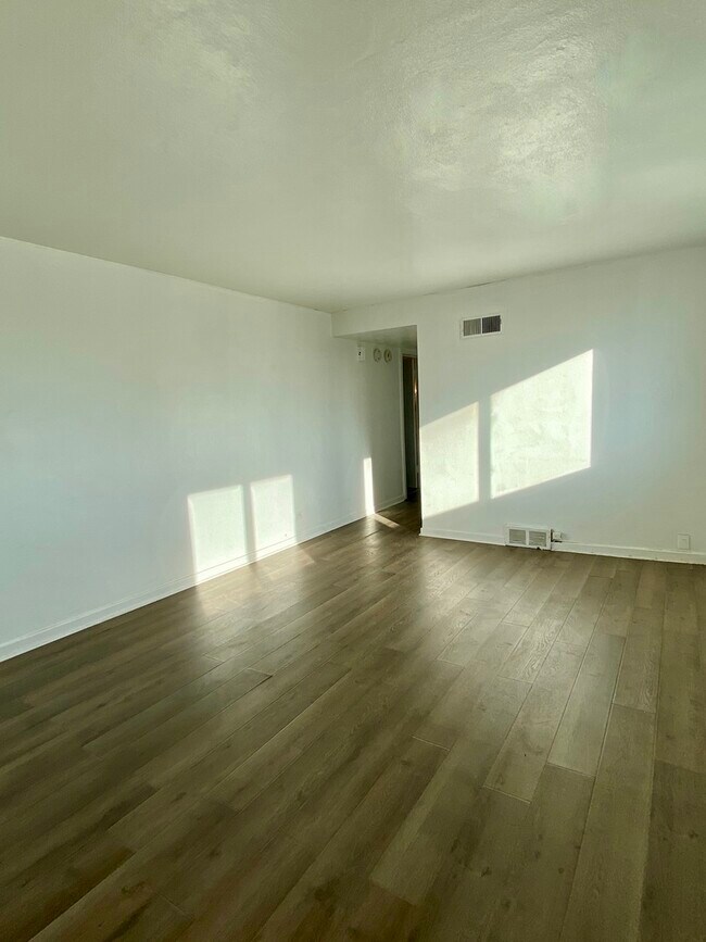 Foto del edificio - 361 N York St