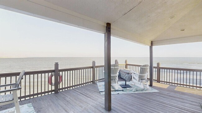 Foto del edificio - 13202 Gulf Beach Dr