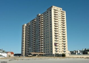 Building Photo - 5000 Boardwalk