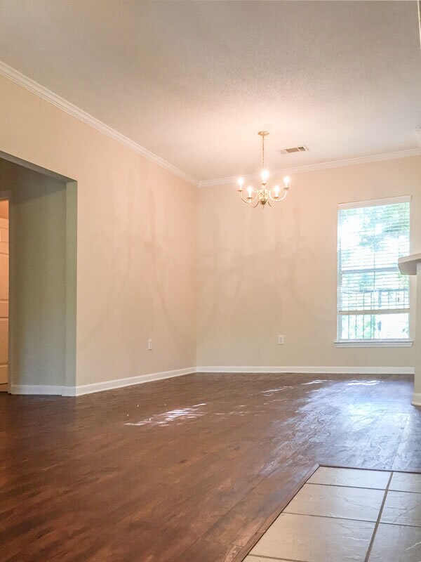 Open living and dining areas - 1861 Norman Bridge Rd