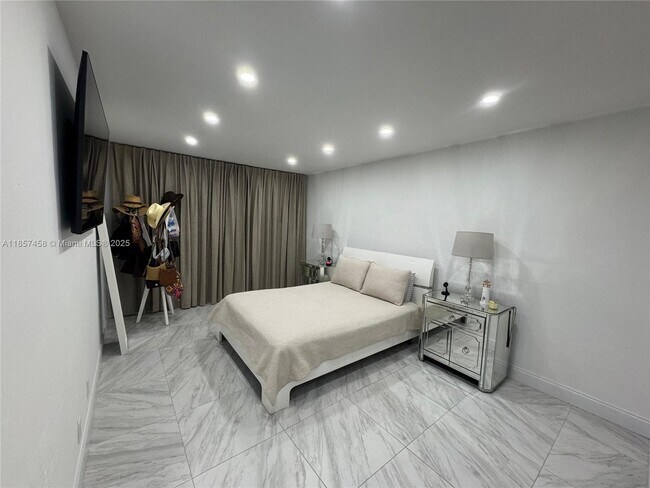 Foto del edificio - 13715 Kendale Lakes Cir