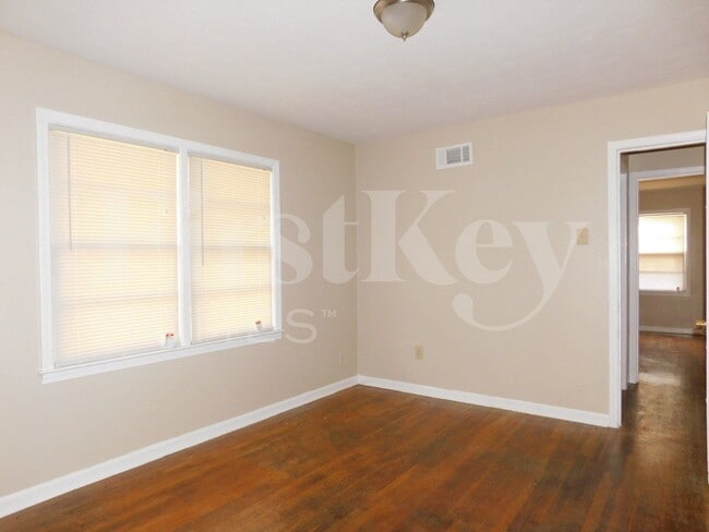 Building Photo - 4896 Lochinvar Dr