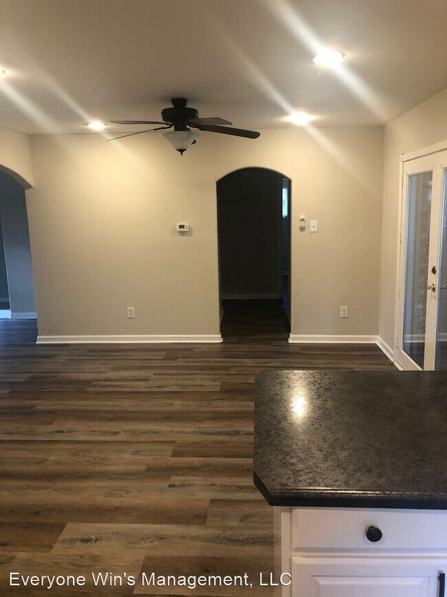 Foto del edificio - 3 br, 2 bath House - 1505 Bryant Street