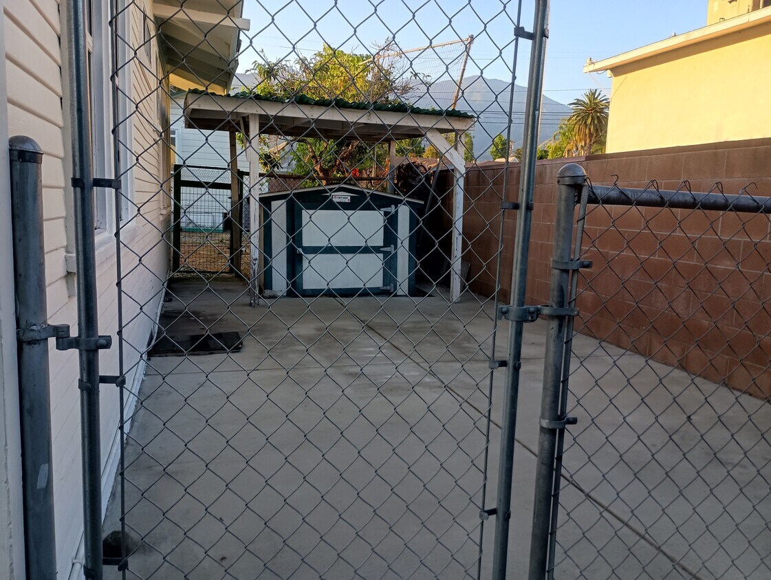 Building Photo - 331 W Olive Ave