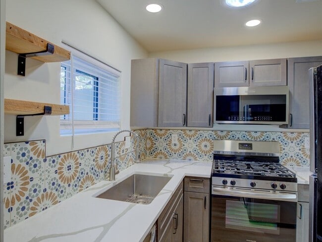 Building Photo - Charming 2-Bedroom, 1-Bath Home with Community pool and on site laundry facility!
