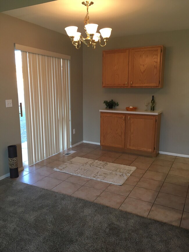 Foto del edificio - Your Terrace Heights Retreat- Spacious com...