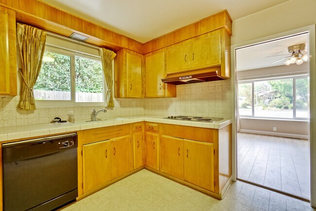 Kitchen - 1453 Tyler Park Way