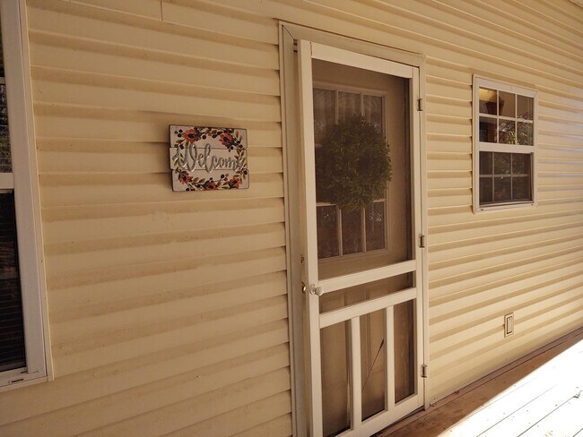 Foto del edificio - 135 Shady Oak Ln