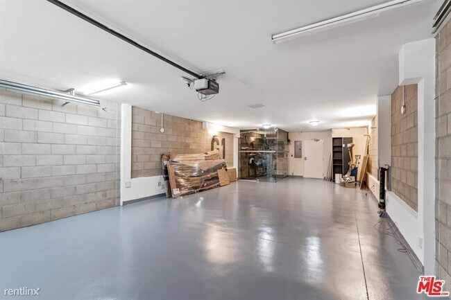 Foto del edificio - 6615 Melrose Ave