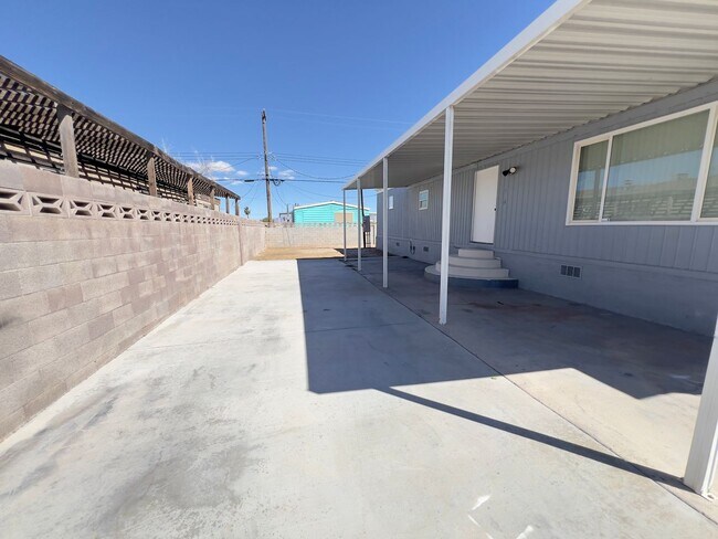 Foto del edificio - 6060 Yellowstone Ave
