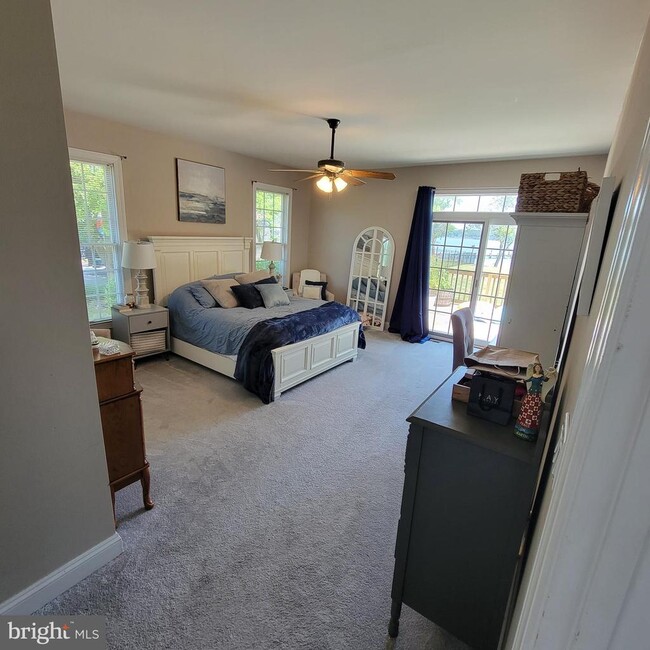 Foto del edificio - 17222 Piney Point Rd