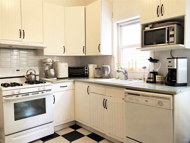 Building Photo - 236 Harrison Ave