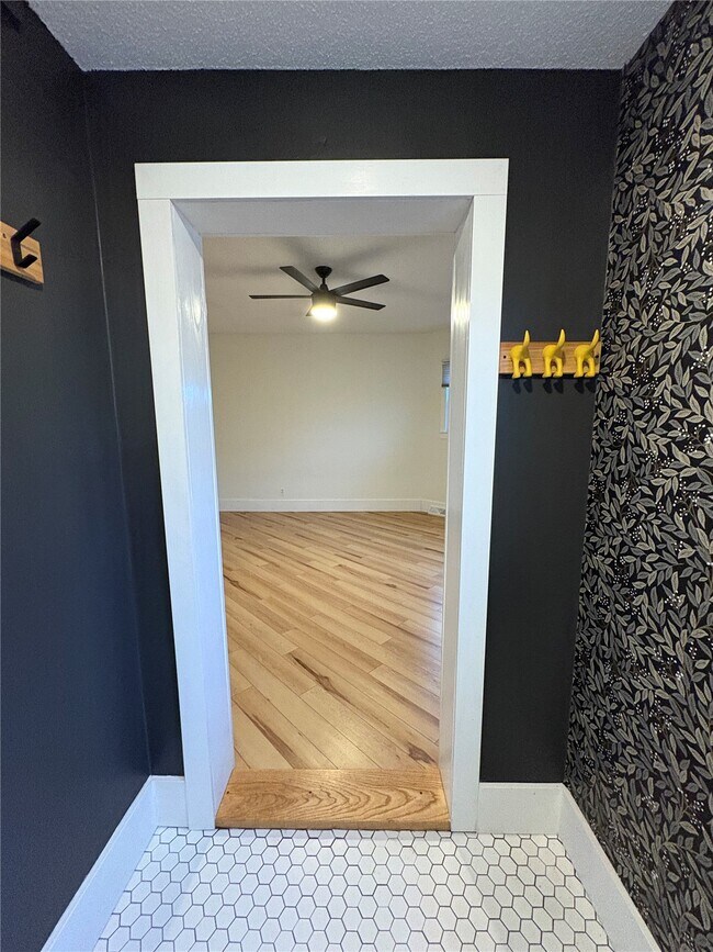 Foto del edificio - 115 W 6th St