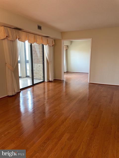 Foto del edificio - 8340 Greensboro Dr
