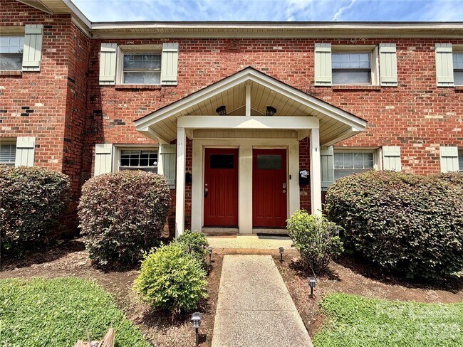 Foto del edificio - 1207 Green Oaks Ln